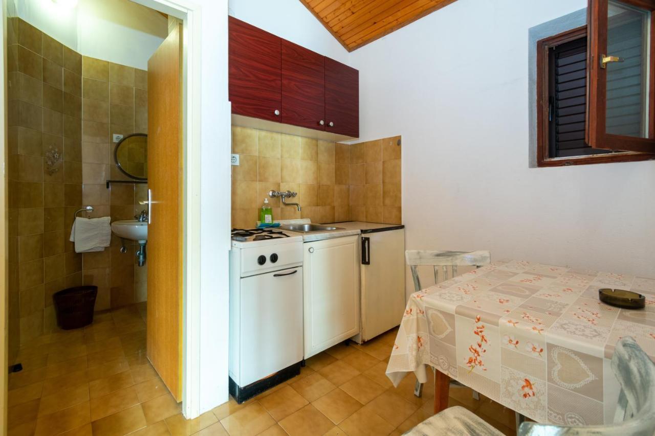 Apartments By The Sea Mandre, Pag - 4101 Kolan Exteriör bild