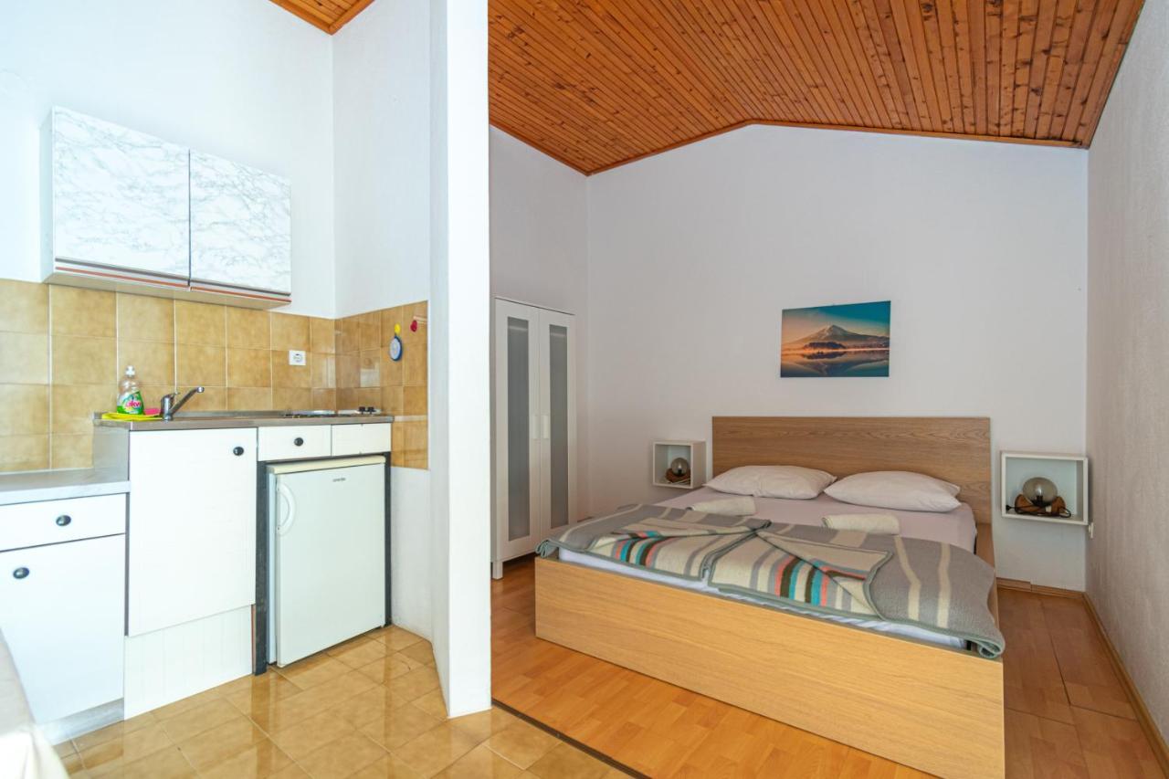 Apartments By The Sea Mandre, Pag - 4101 Kolan Exteriör bild